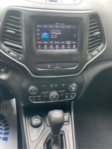 Used 2019 Jeep Cherokee Latitude Plus w/ Cold Weather Group AWD/4WD image 21