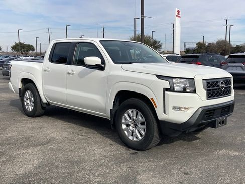 Used 2022 Nissan Frontier SV image 3