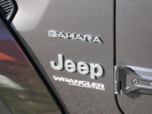 Used 2020 Jeep Wrangler Unlimited Sahara image 45
