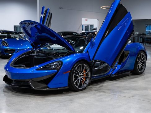Used 2018 McLaren 570S Spider image 35