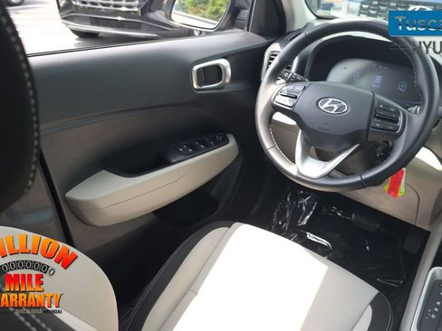 Used 2023 Hyundai Venue SEL FWD image 28