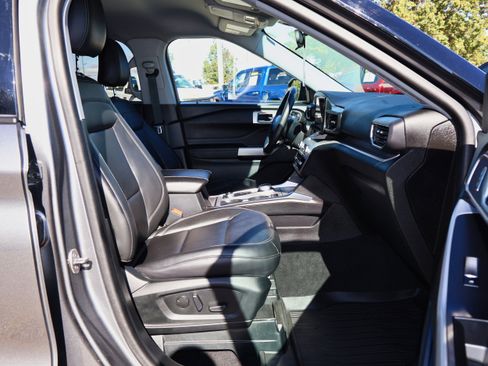 Used 2024 Ford Explorer XLT w/ Equipment Group 202A image 26