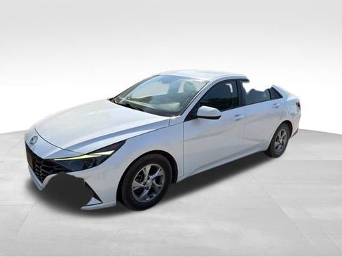 Used 2021 Hyundai Elantra SE FWD image 7
