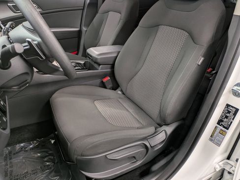 Certified 2024 Kia Sportage LX image 9