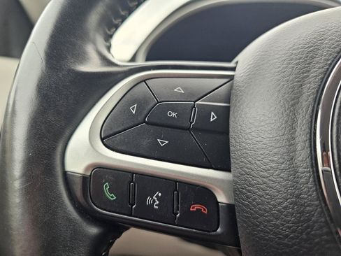 Used 2018 Jeep Compass Latitude w/ Popular Equipment Group AWD/4WD image 10