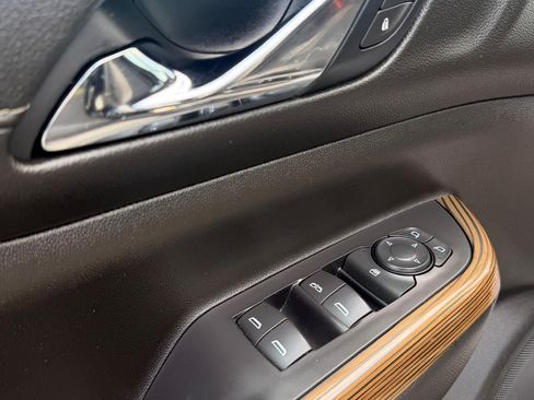 Used 2021 GMC Acadia SLE w/ Driver Convenience Package FWD image 14