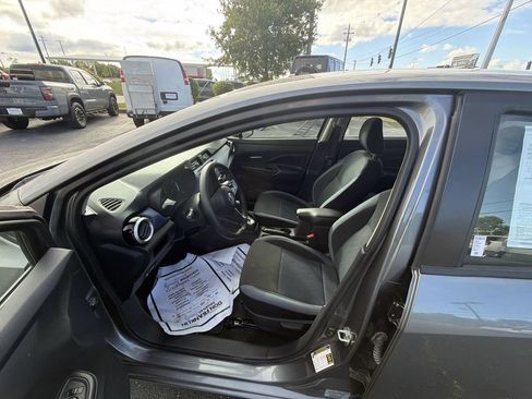 Used 2024 Nissan Versa SV FWD image 11