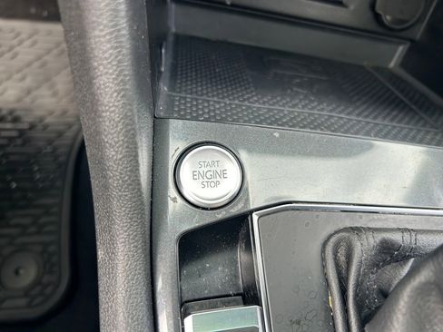 Used 2020 Volkswagen Tiguan SEL image 17