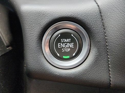 Used 2022 GMC Yukon XL AT4 AWD/4WD image 9