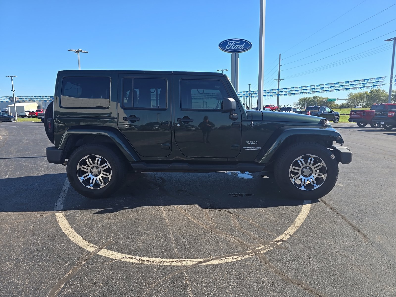 Used 2011 Jeep Wrangler Unlimited Sahara AWD/4WD image 4