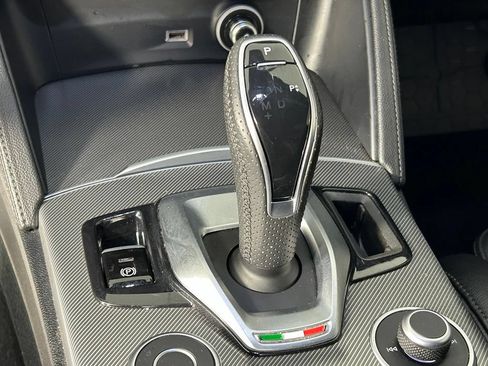 Used 2023 Alfa Romeo Stelvio Veloce AWD/4WD image 25