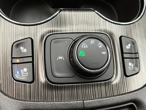 Used 2023 GMC Acadia SLT w/ Preferred Package AWD/4WD image 23