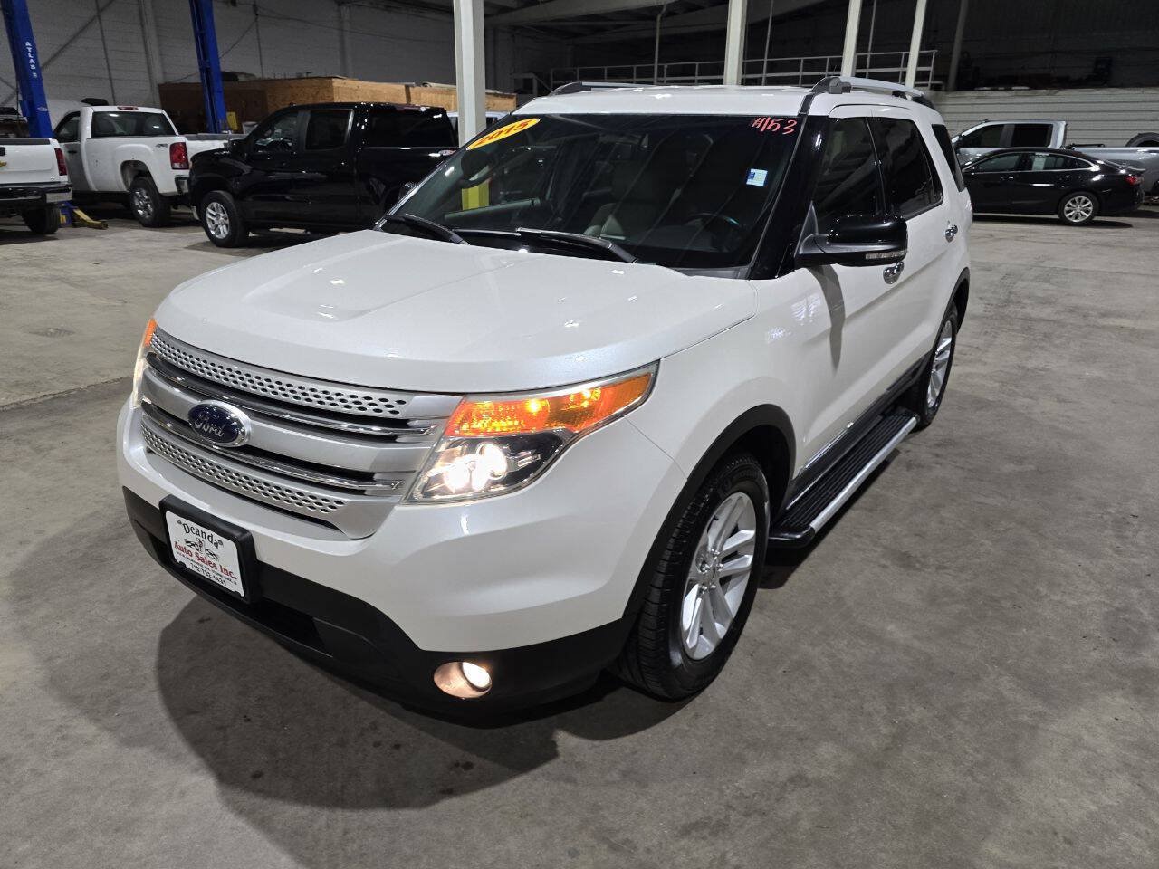 Used 2015 Ford Explorer XLT w/ Equipment Group 202A AWD/4WD image 2