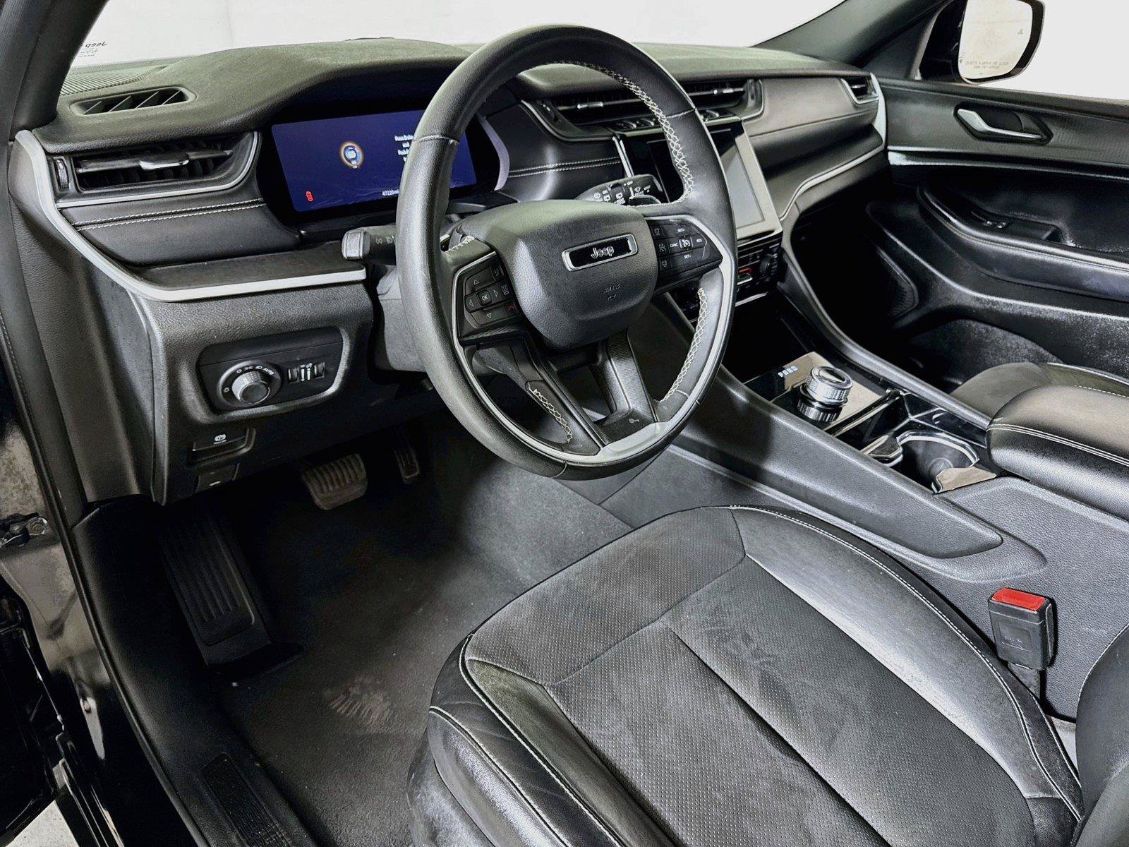Used 2023 Jeep Grand Cherokee Altitude AWD/4WD image 7