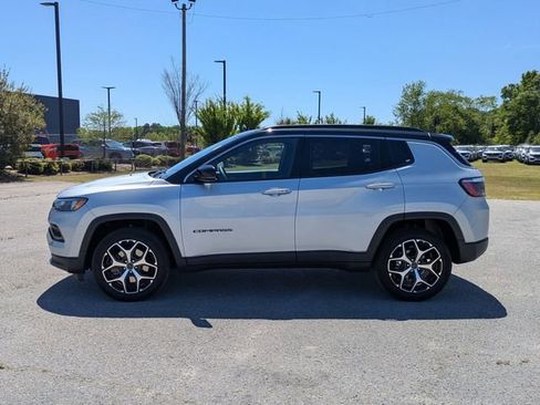 Used 2025 Jeep Compass Limited image 6