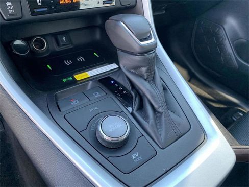 Used 2022 Toyota RAV4 Limited image 20