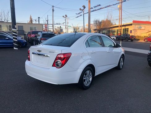 Used 2014 Chevrolet Sonic LT image 4