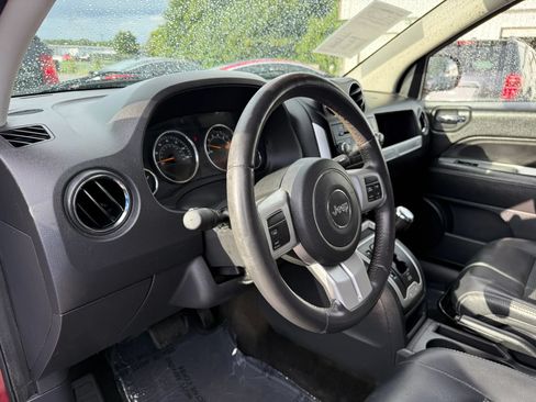 Used 2017 Jeep Compass Latitude AWD/4WD image 17