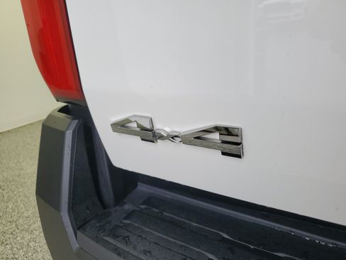 Certified 2025 Toyota Tacoma SR AWD/4WD image 8