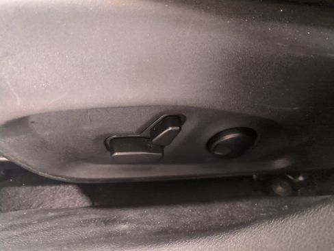 Used 2025 Jeep Compass Limited image 17