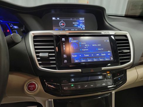 Used 2017 Honda Accord EX-L image 14