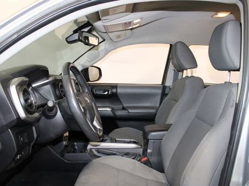 Used 2022 Toyota Tacoma SR5 RWD image 7