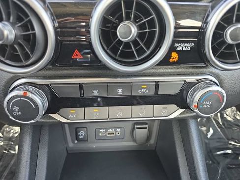 Used 2025 Nissan Sentra SV FWD image 4