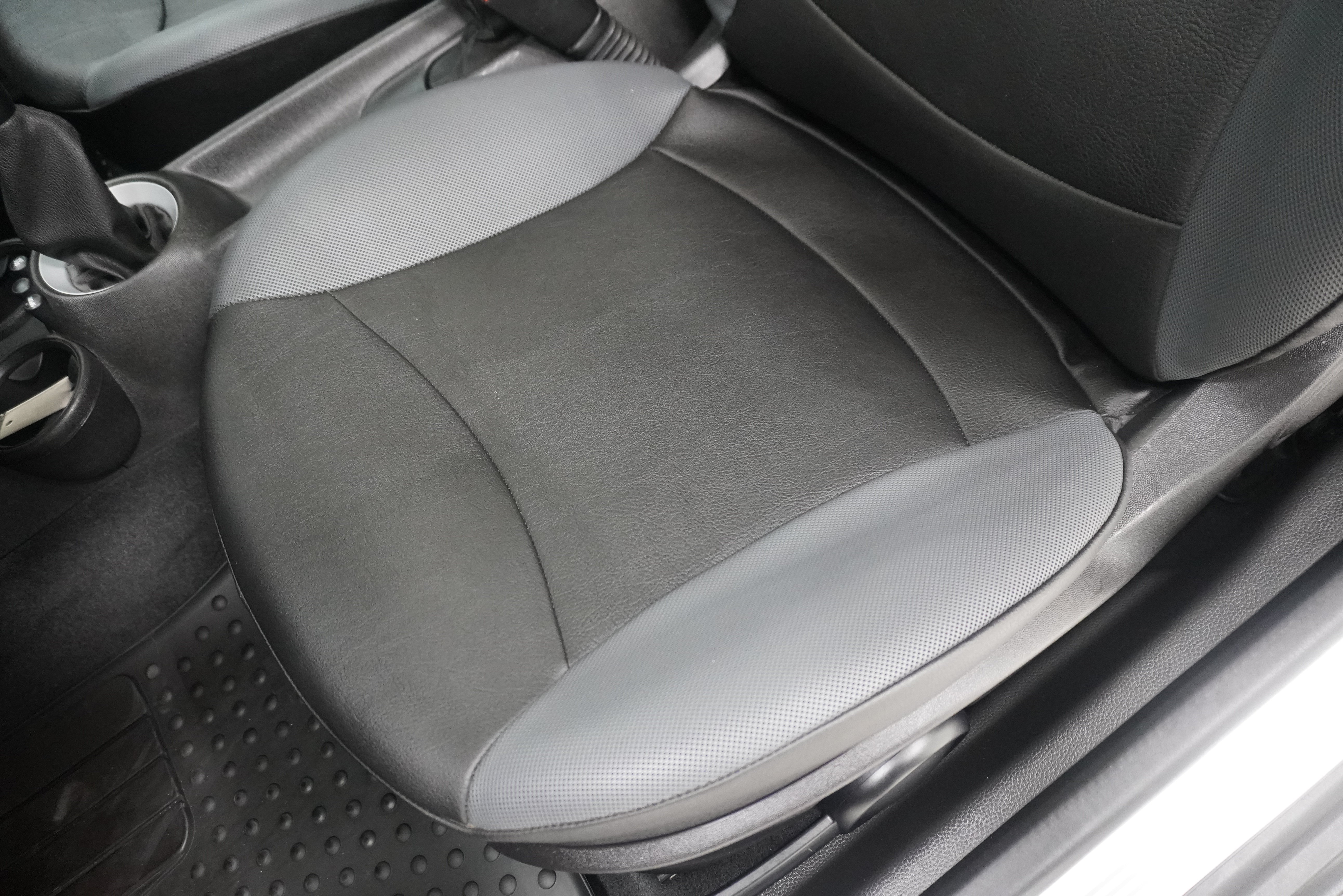 Used 2009 MINI Cooper Hardtop FWD image 12