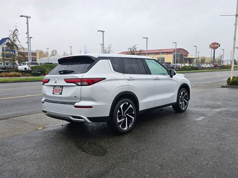 Used 2024 Mitsubishi Outlander SE AWD/4WD image 5
