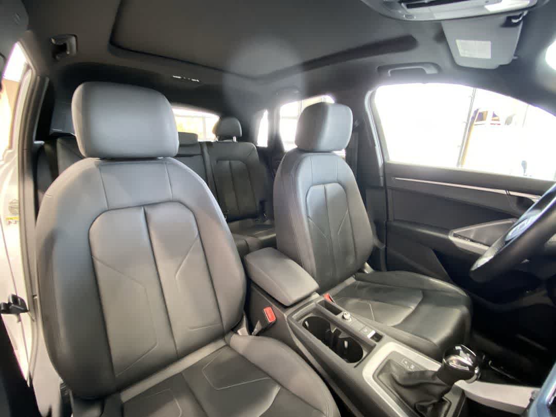 Used 2020 Audi Q3 2.0T Premium w/ Convenience Package AWD/4WD image 27