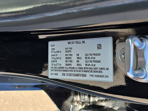 Used 2021 Tesla Model 3 Standard Range Plus image 39