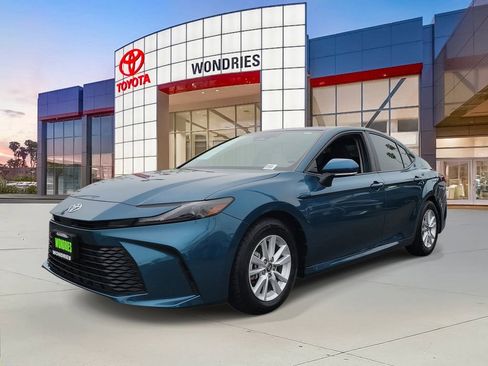 Used 2025 Toyota Camry LE image 2