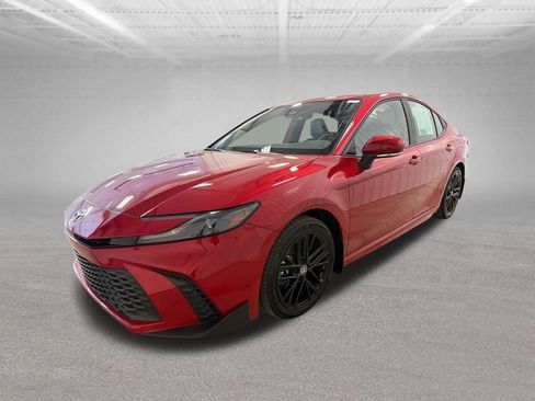 Used 2025 Toyota Camry SE w/ Convenience Package FWD image 7