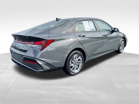 Used 2024 Hyundai Elantra SEL image 7