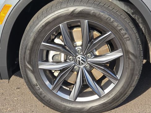 Used 2022 Volkswagen Tiguan SE image 31