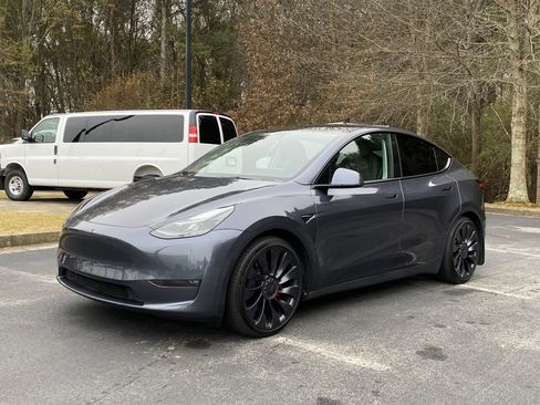 Used 2023 Tesla Model Y Performance image 5