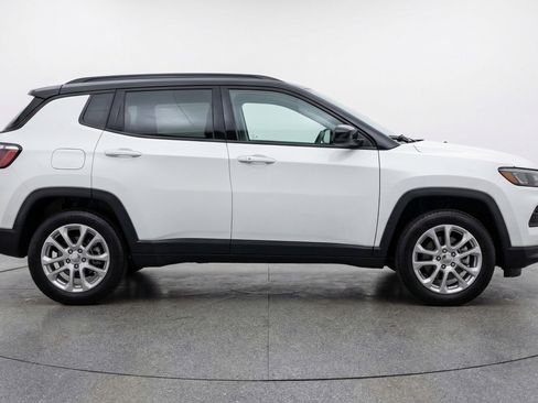 Used 2025 Jeep Compass Limited AWD/4WD image 11