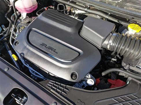 Certified 2026 Chrysler Pacifica Select image 29