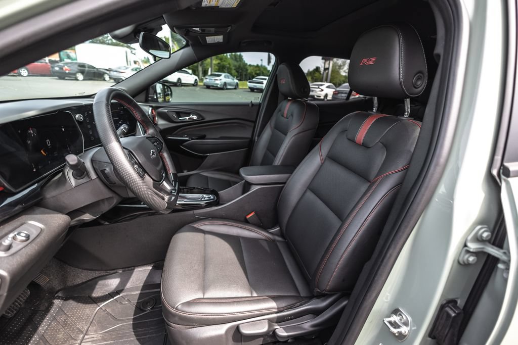 Used 2024 Chevrolet Trax RS w/ Sunroof Package FWD image 20