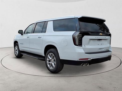 New 2026 Chevrolet Suburban Premier image 7