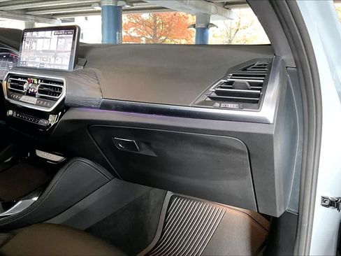 Used 2025 BMW X4 xDrive30i w/ Premium Package image 18