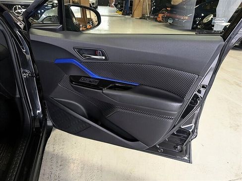 Used 2021 Toyota C-HR XLE FWD image 26