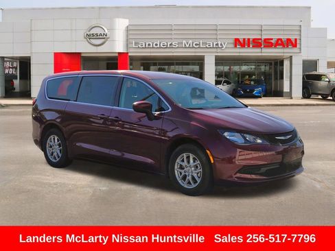 Used 2023 Chrysler Voyager LX image 1