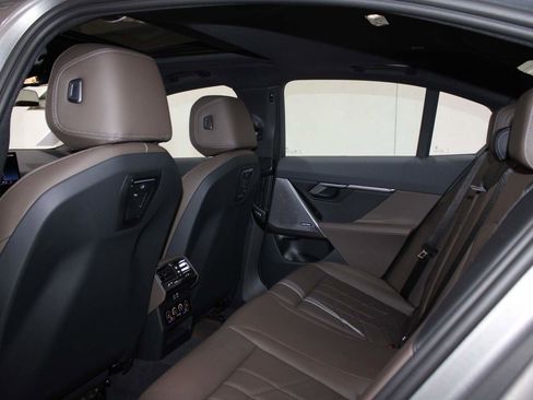 New 2026 BMW i5 eDrive40 w/ Premium Package RWD image 16