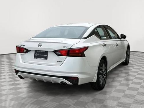 Used 2024 Nissan Altima 2.5 SV w/ SV Premium Package AWD/4WD image 3