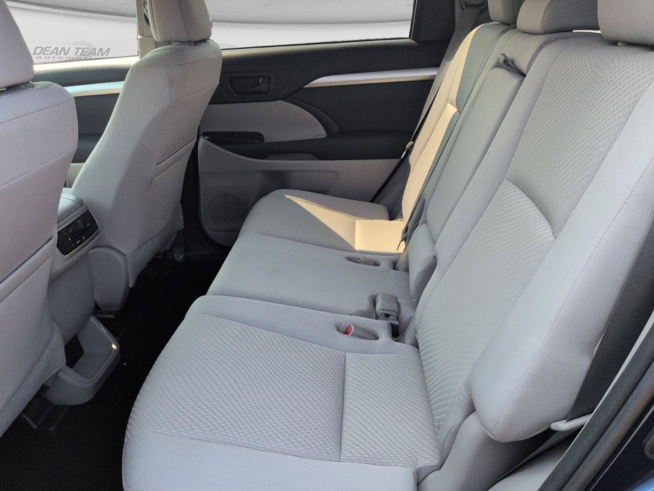 Used 2015 Toyota Highlander LE FWD image 26