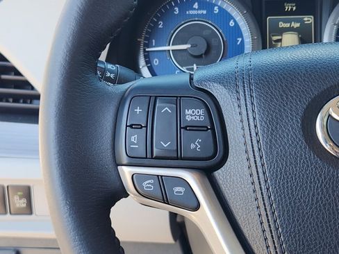 Used 2017 Toyota Sienna XLE Premium image 29