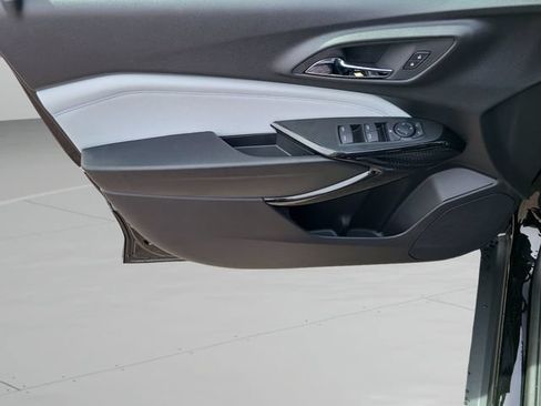 New 2026 Chevrolet Trax LT w/ Midnight Edition FWD image 17