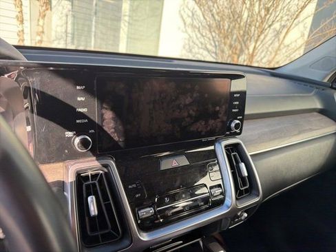 Used 2023 Kia Sorento S w/ Panoramic Sunroof Package image 8