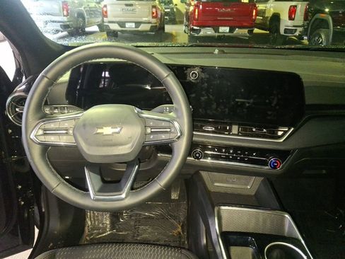 Used 2025 Chevrolet Equinox LT image 11